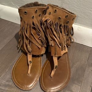 Koolaburra Shoes | Kookaburra Fringe Sandals| Tan Brown | Fit Size 7/7.5/8